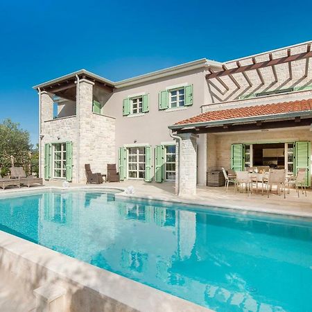 Design And Luxury Villa With Pool Kukci المظهر الخارجي الصورة